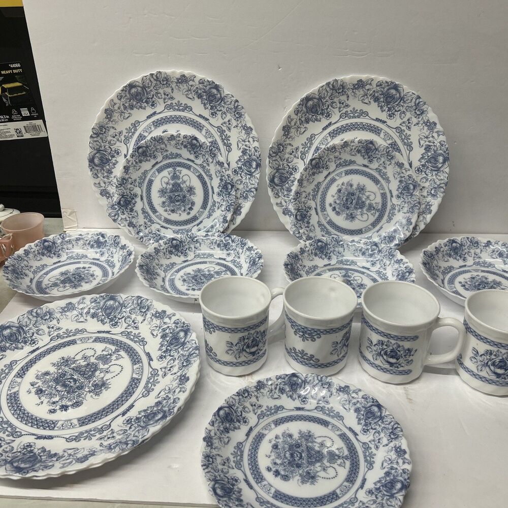 Vtg Arcopal France Honorine Blue White 16pc Dinnerware Set Service for 4